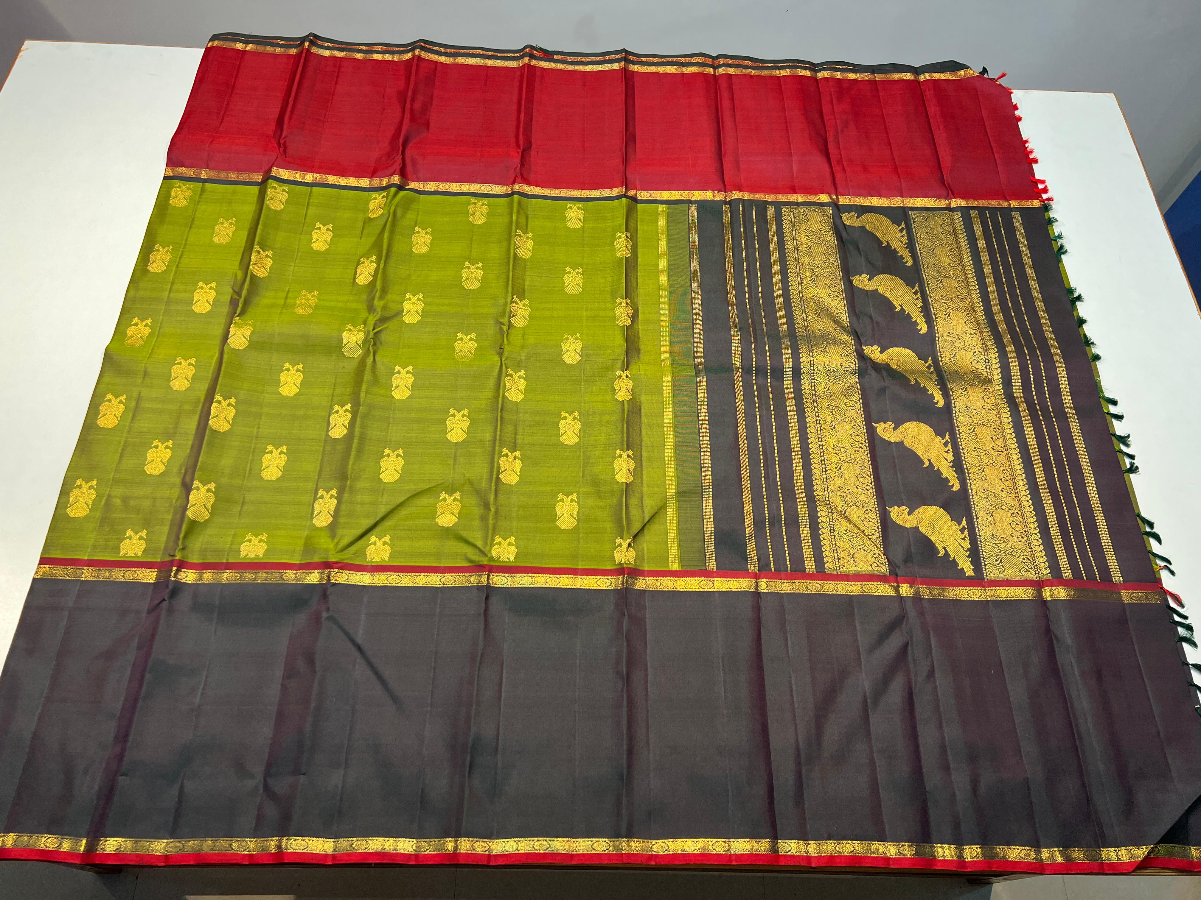 BLACK & OLIVEGREEN COLOUR COMBINATION KANCHIPURAM SILK SAREE