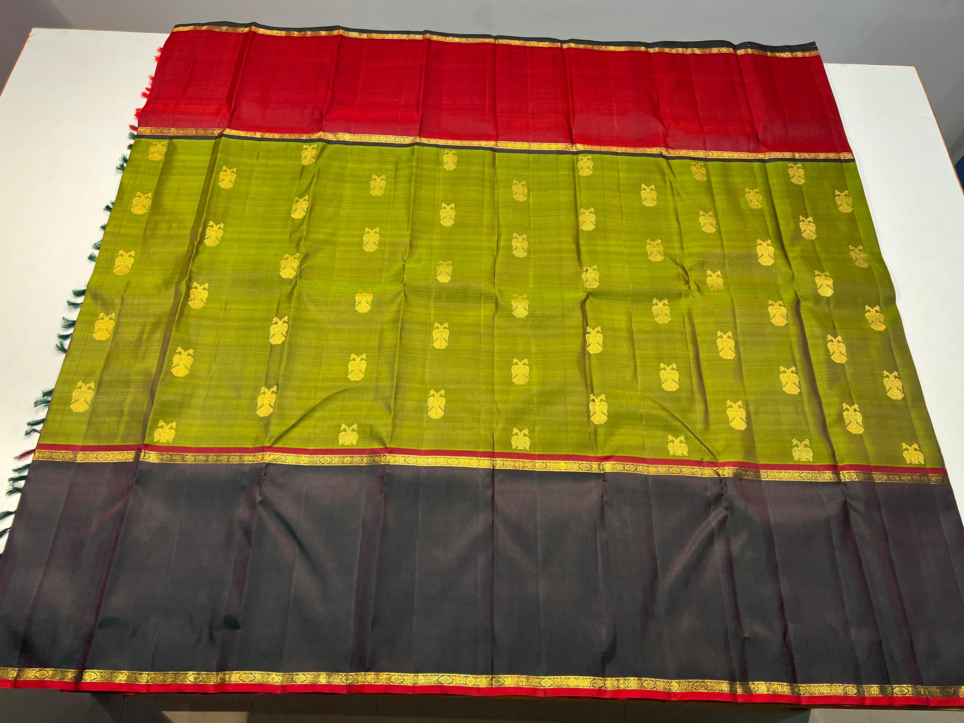 BLACK & OLIVEGREEN COLOUR COMBINATION KANCHIPURAM SILK SAREE