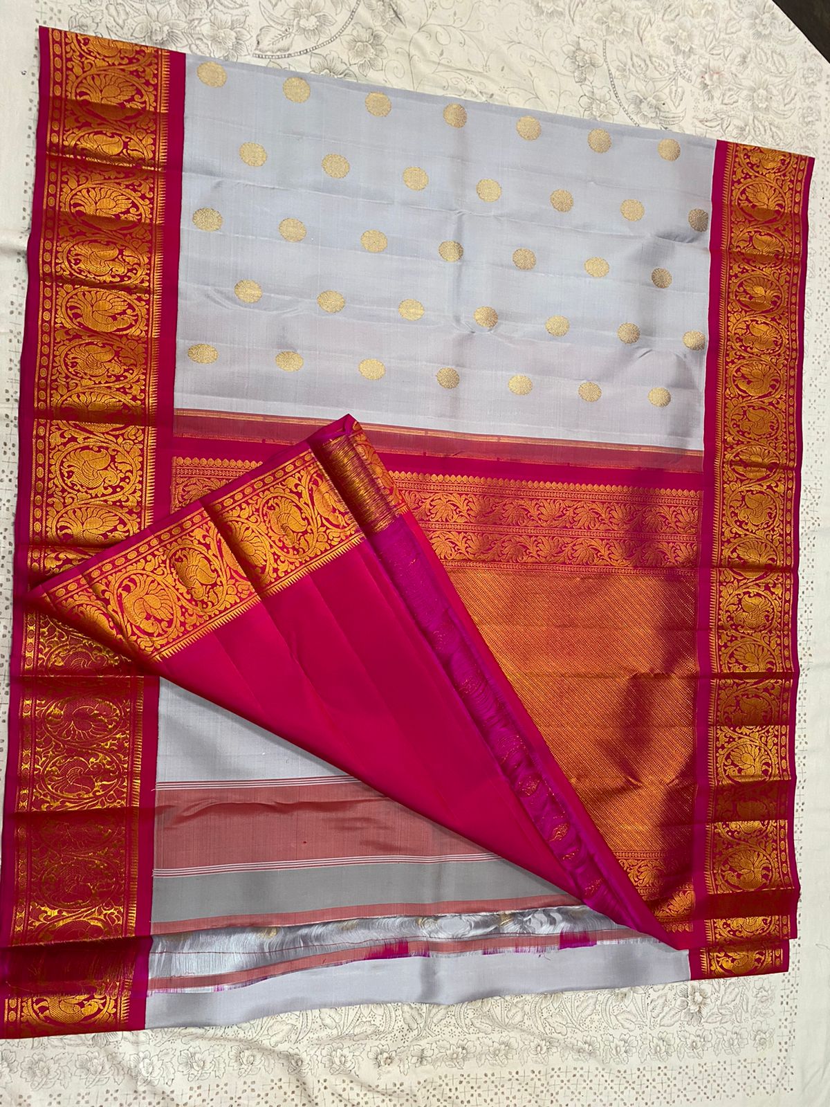 GREY / RED GADWAL PATTU SAREE