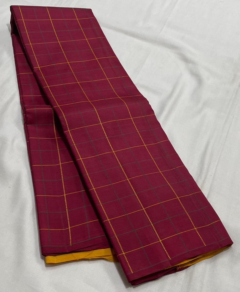 MAROON CHECKS BORDERLESS SAREE