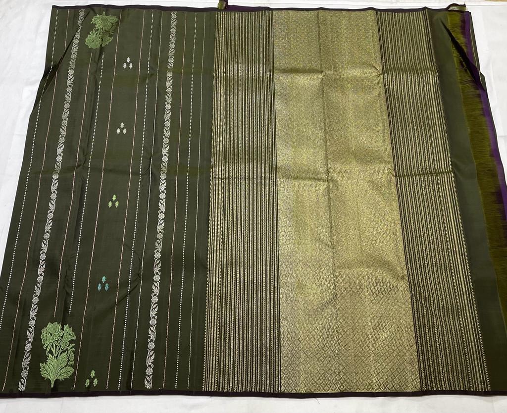 BOTTLE GREEN BORDERLESS SAREE