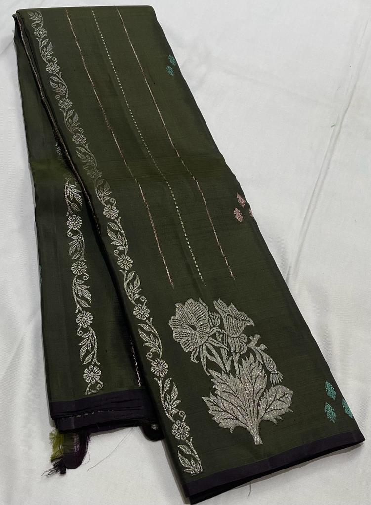 BOTTLE GREEN BORDERLESS SAREE