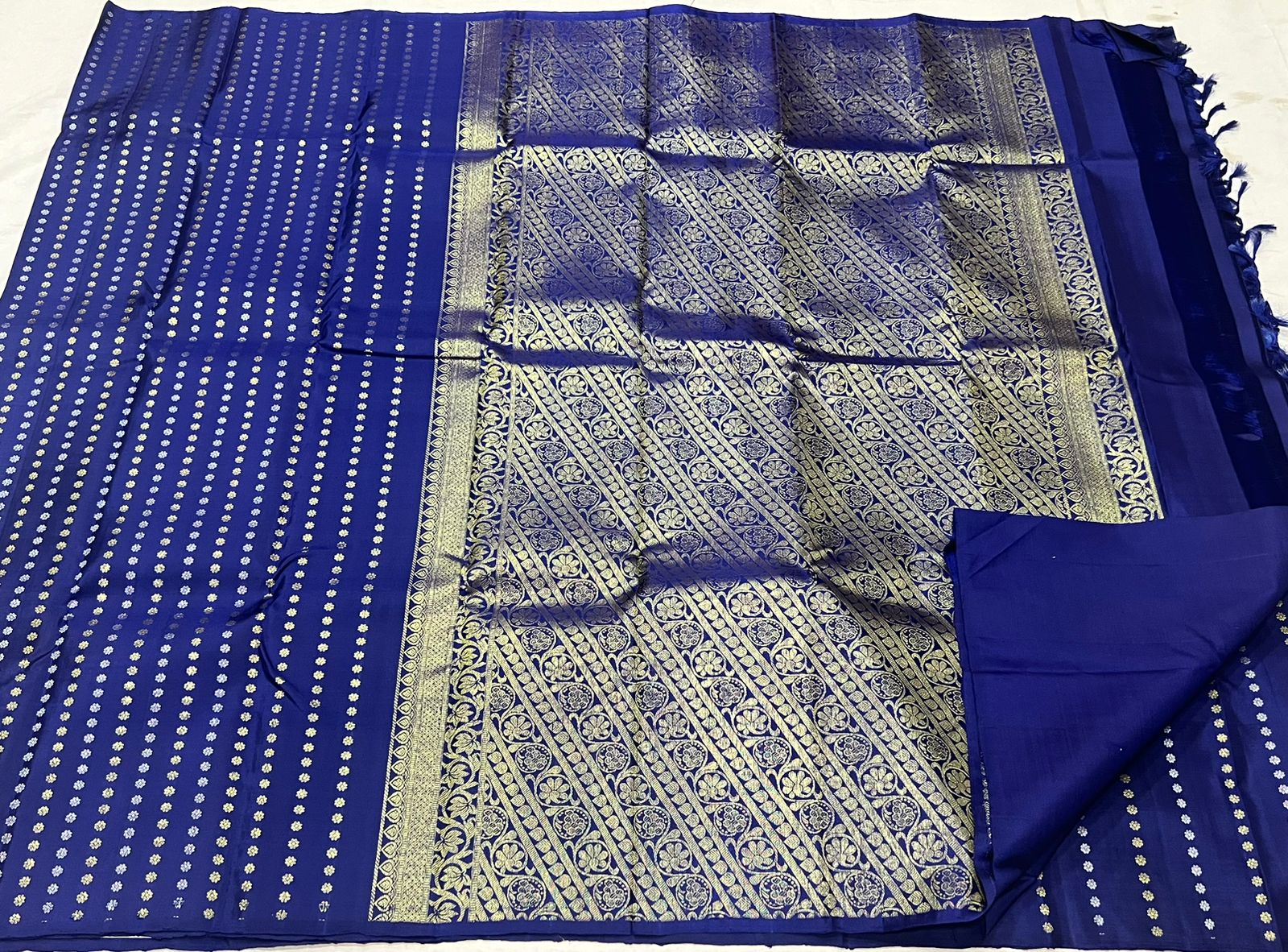 ROYAL BLUE BORDERLESS SAREES