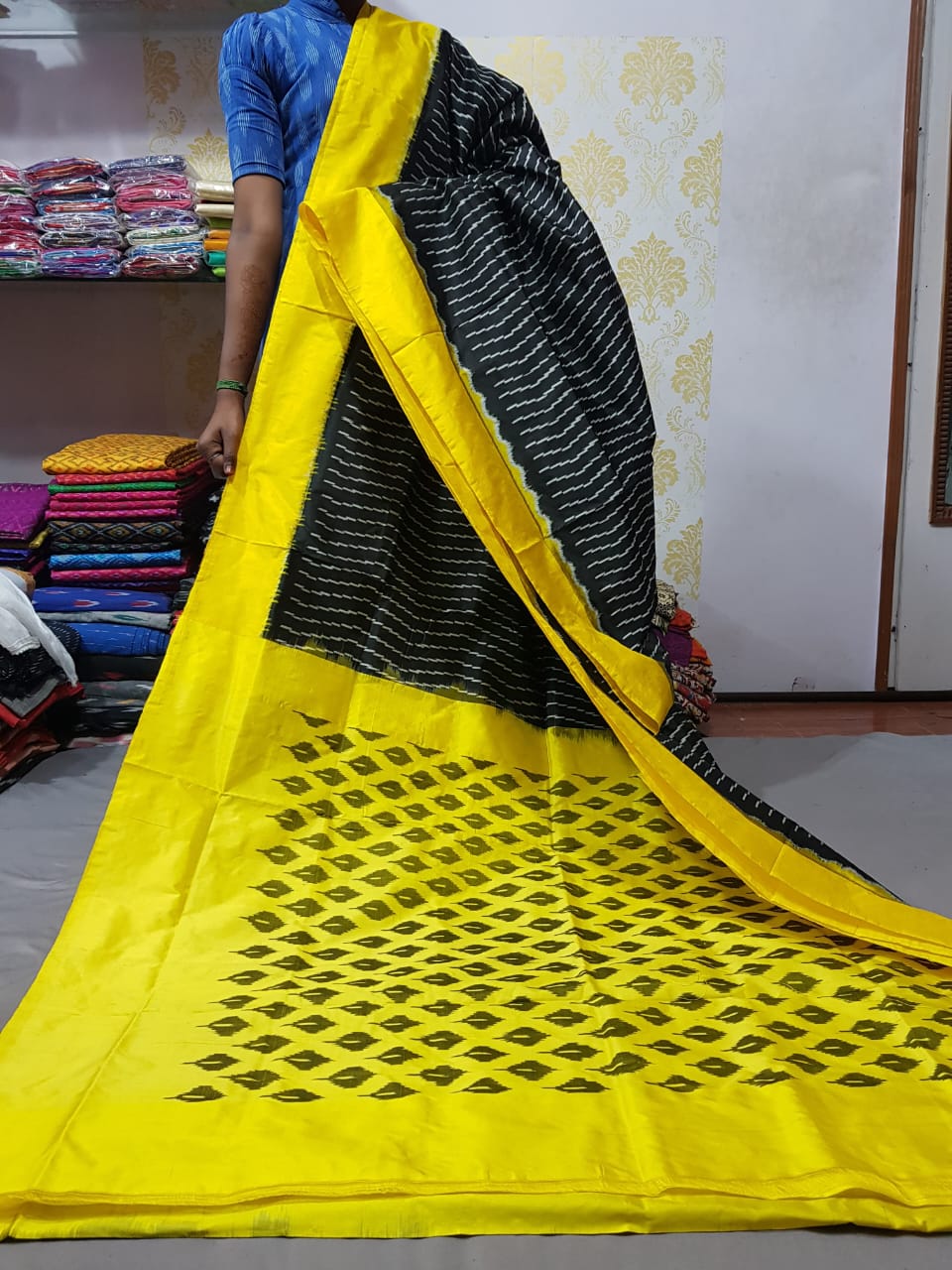 STRIPS / PLAIN BORDER IKAT SILK SAREES