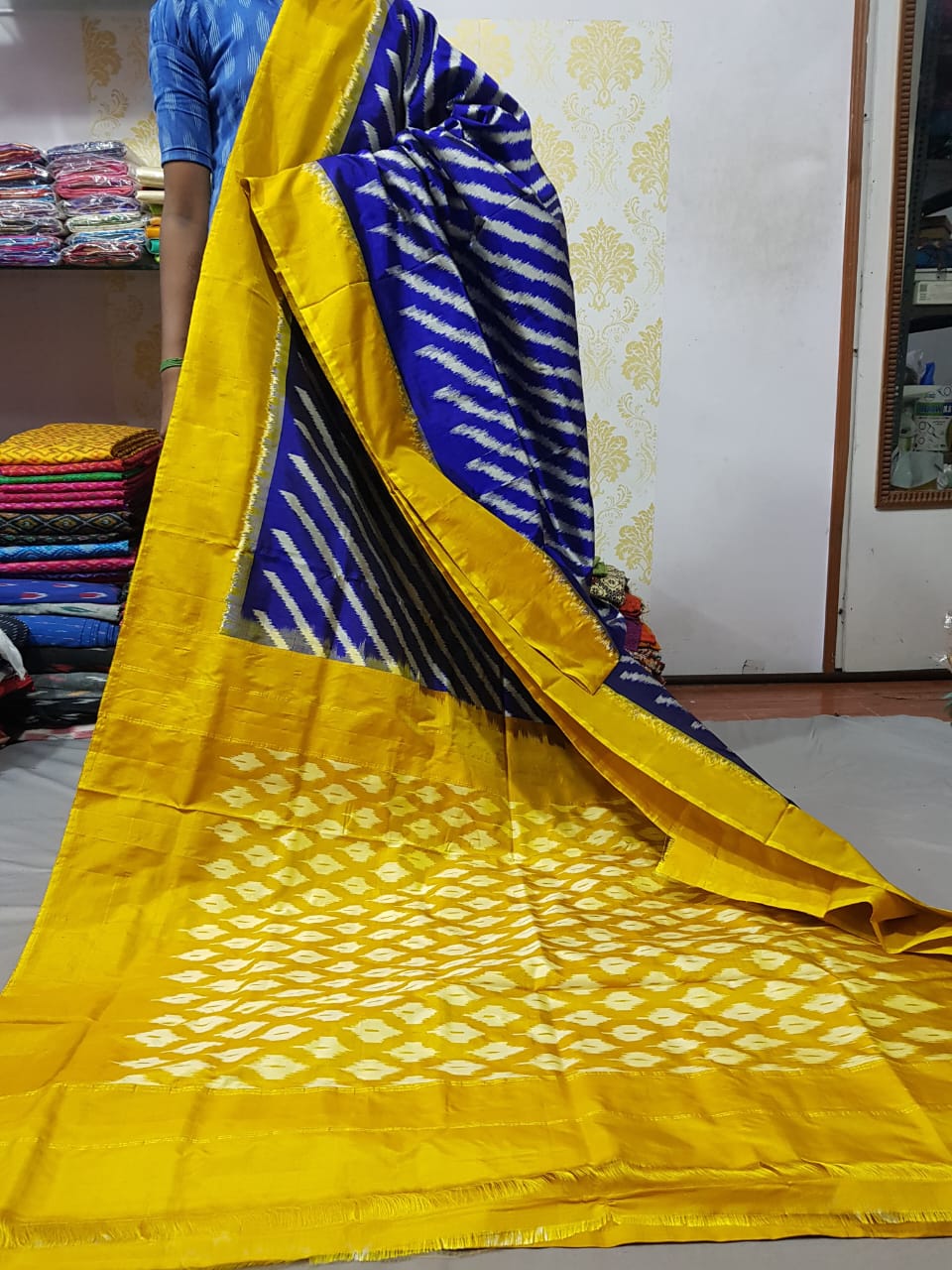 STRIPS / PLAIN BORDER IKAT SILK SAREES