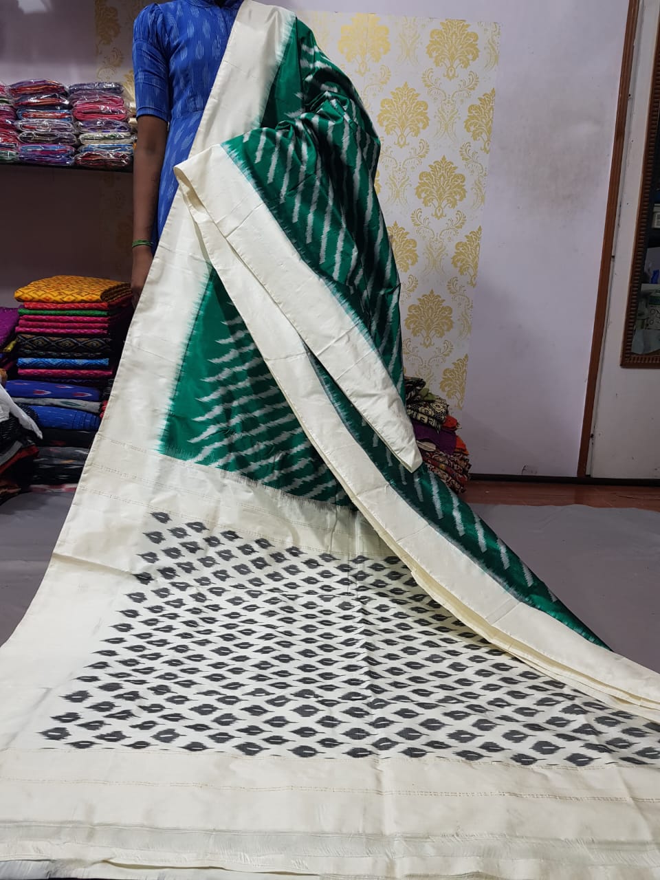 STRIPS / PLAIN BORDER IKAT SILK SAREES