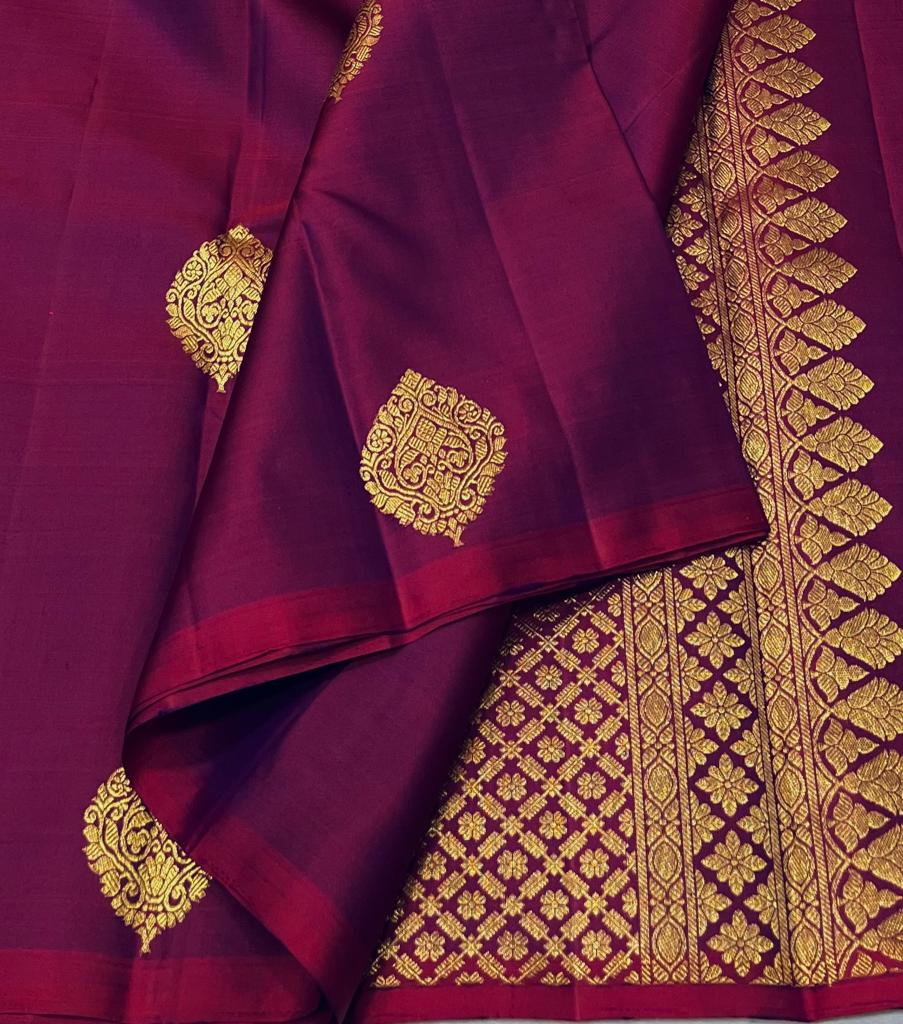 MAROON BORDERLESS SAREES