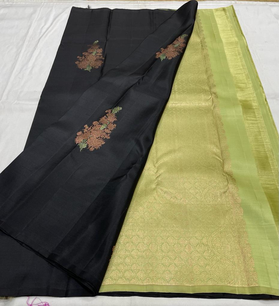 BLACK BORDERLESS SAREES