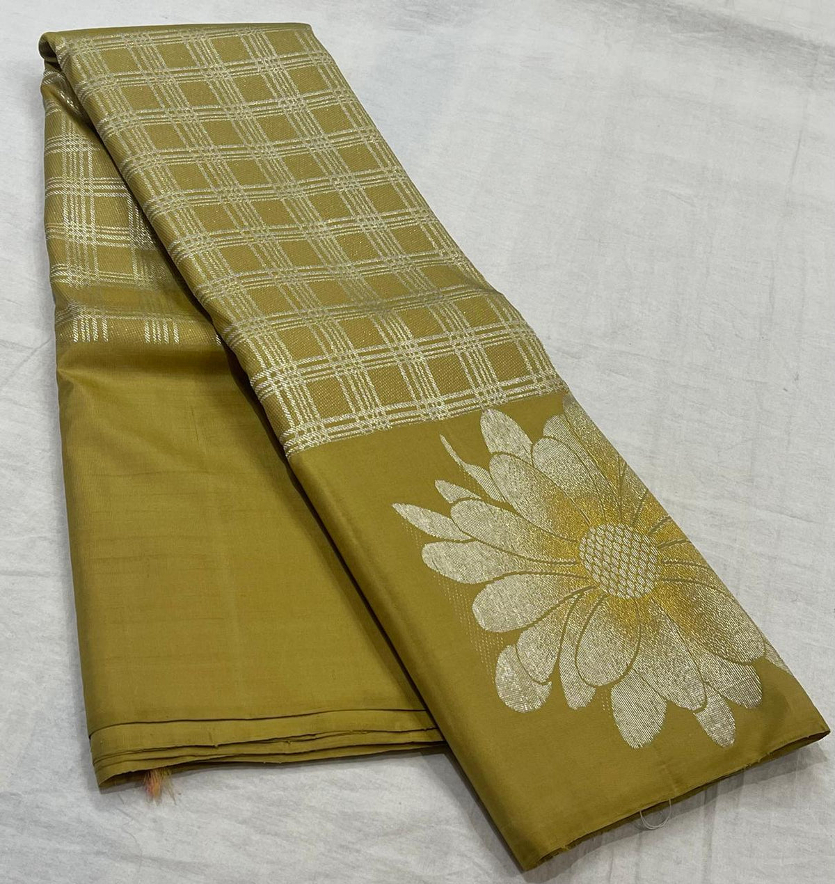 MEHNDHI COLOUR  KANCHI SILK SAREE