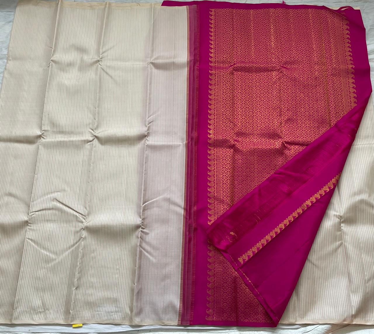 CREAM/PINK BORDERLESS SAREE