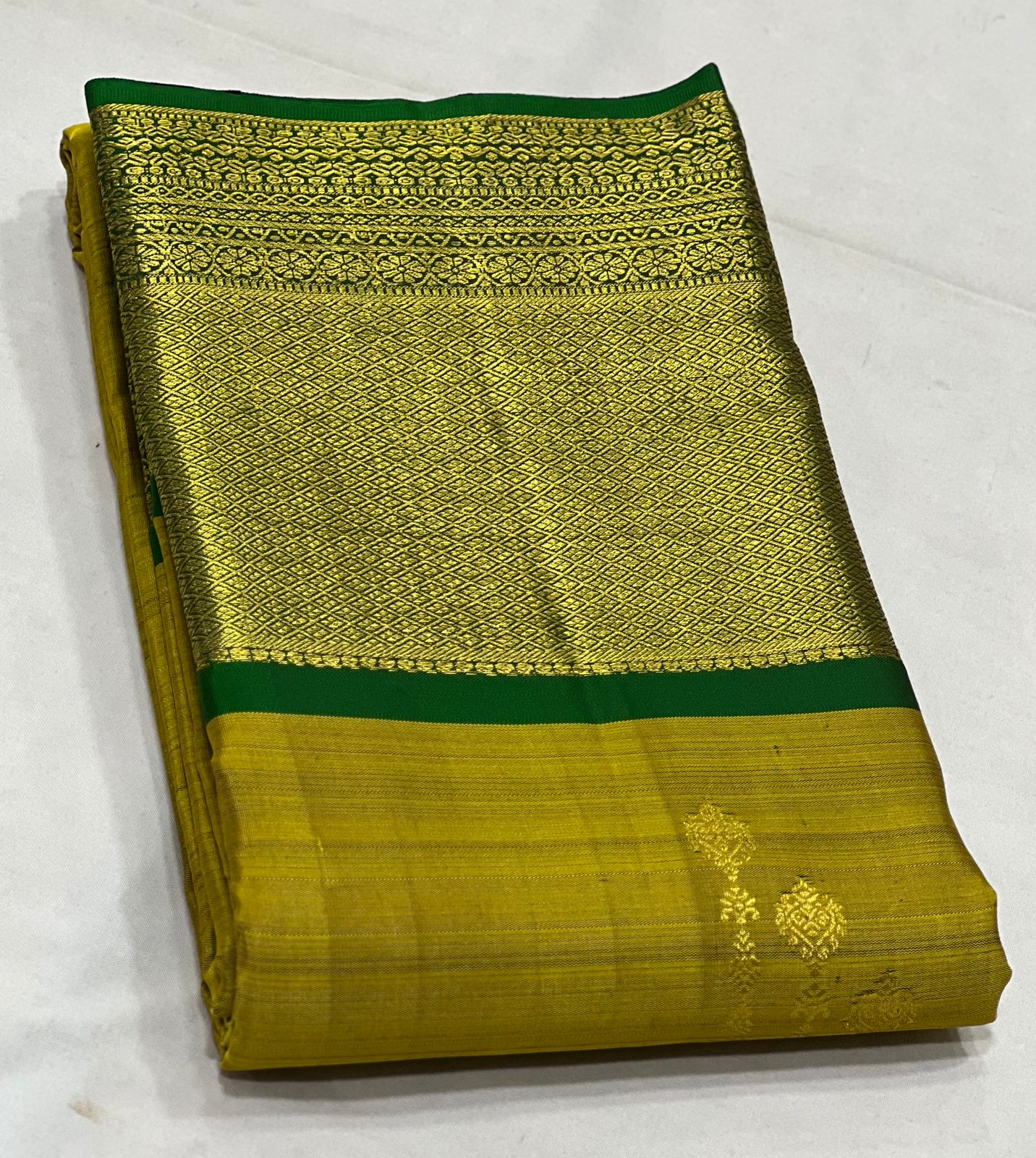 MEHANDHI GREEN/BOTTLE GREEN  COLOUR COMBITION PURE KANCHI SILK SAREE