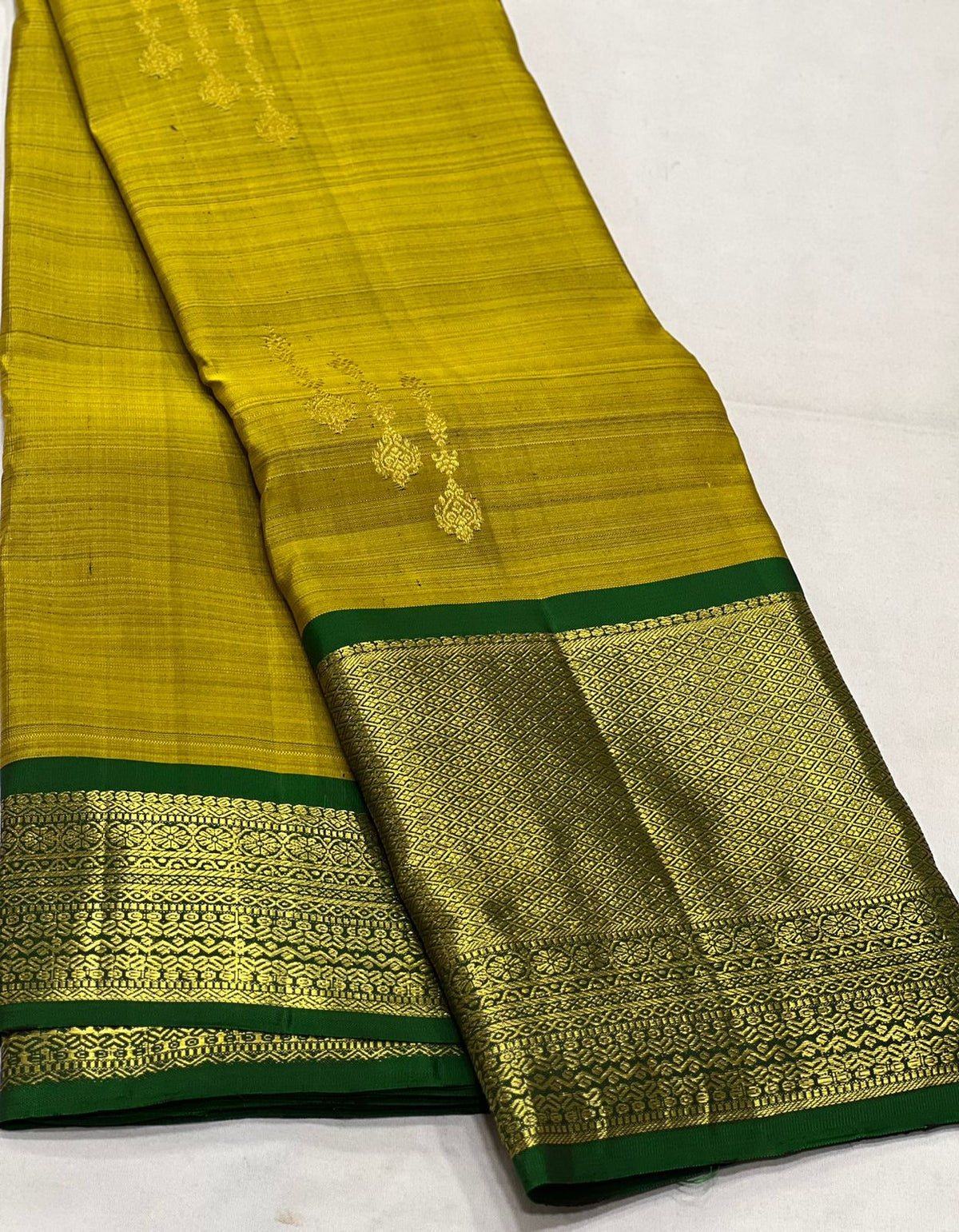 MEHANDHI GREEN/BOTTLE GREEN  COLOUR COMBITION PURE KANCHI SILK SAREE