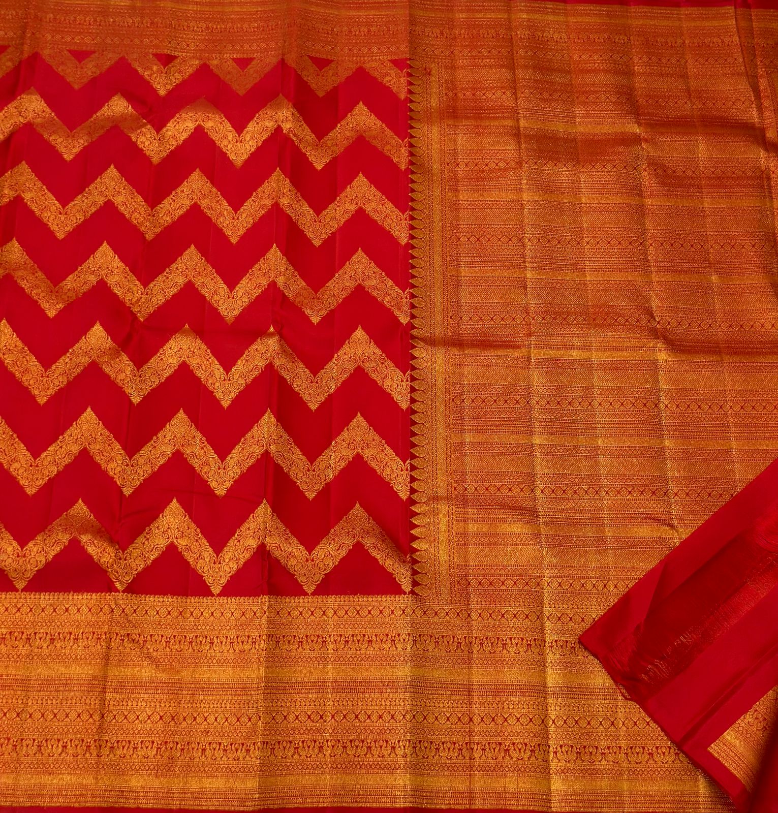 RED/GOLD BORDER COMBITION PURE KANCHI SILK SAREE