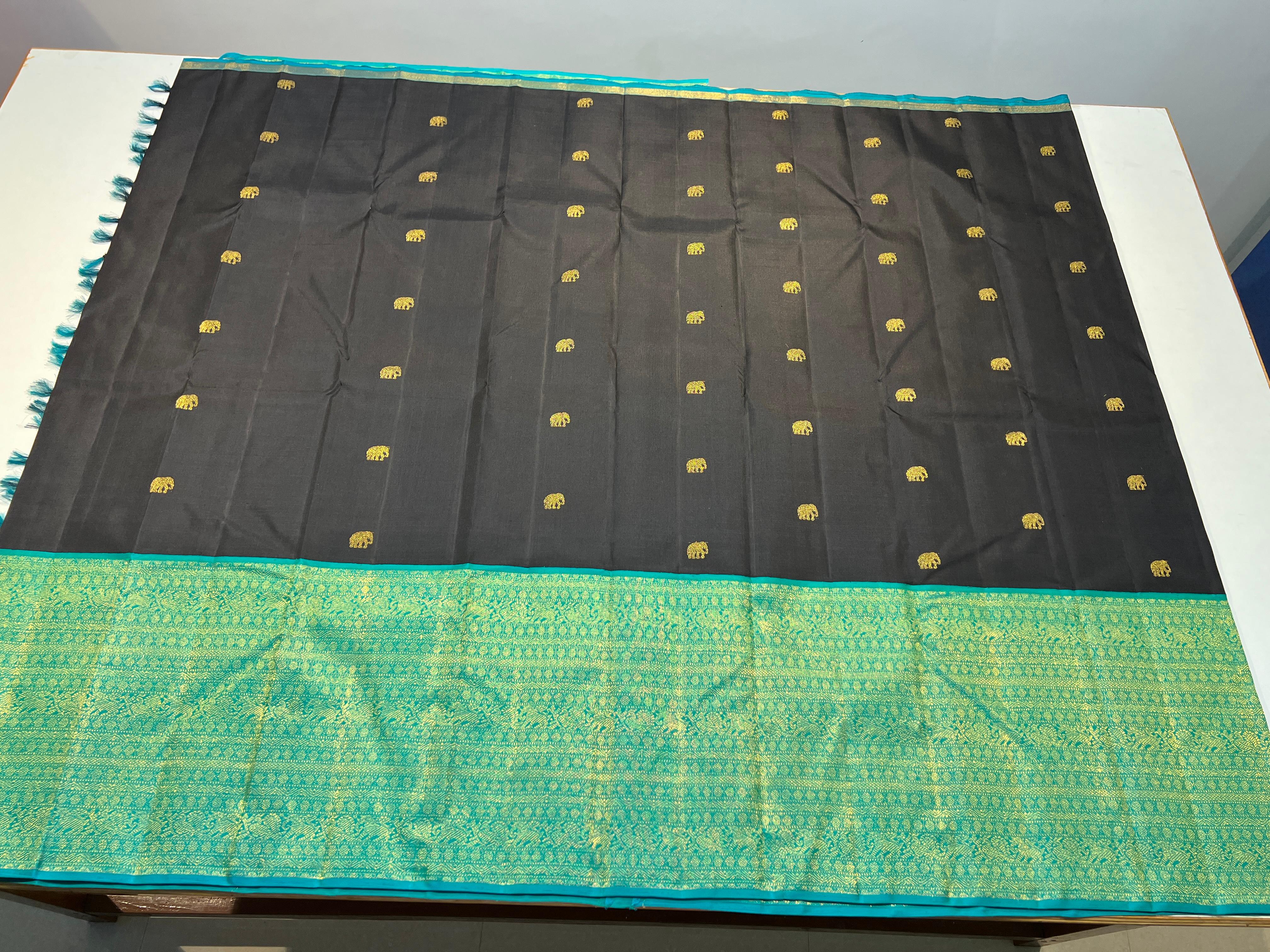 BLACK/TURQUISE GREEN COLOUR  ZARI BORDER COMBITION PURE KANCHI SILK SAREE