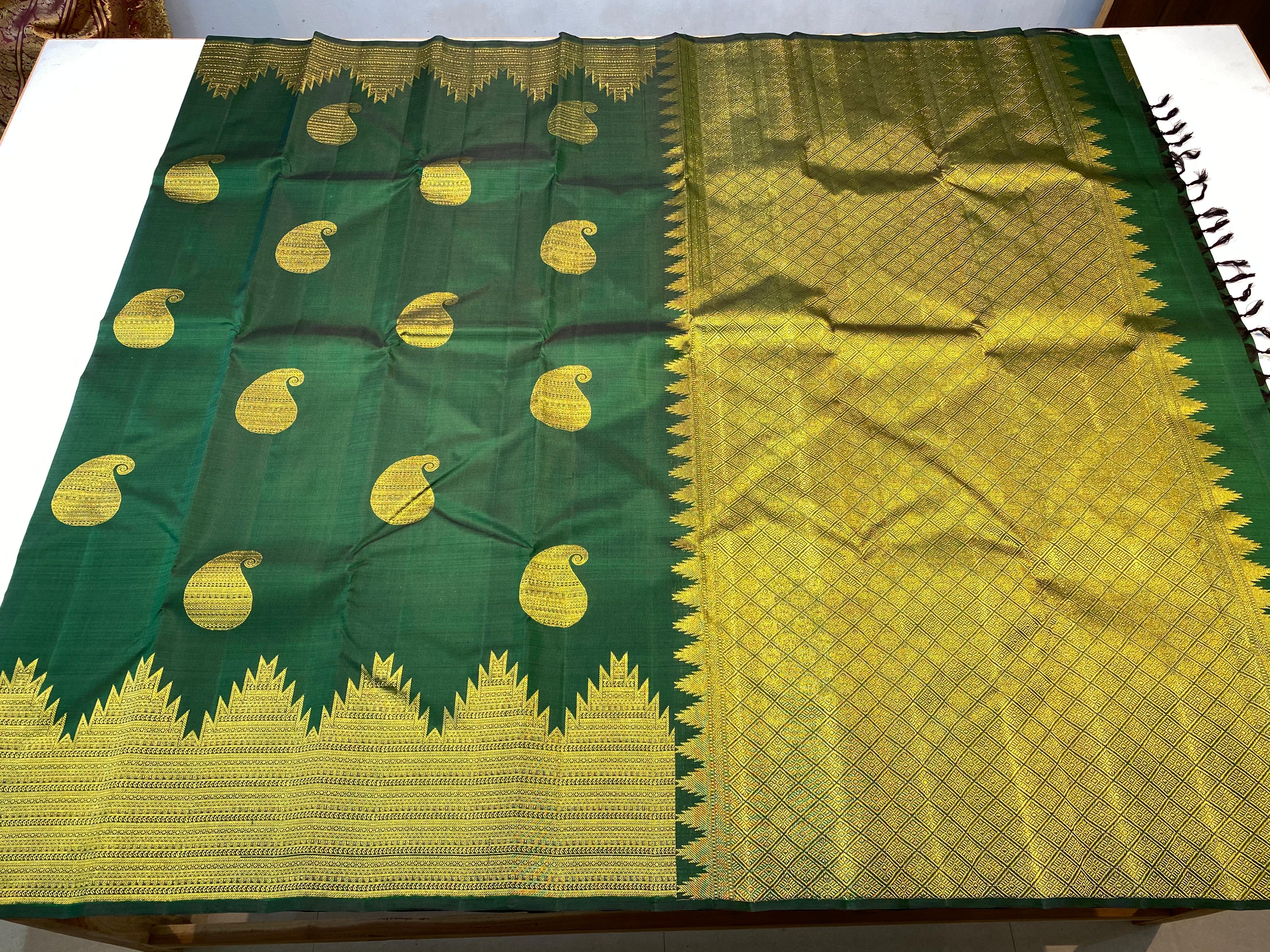 BOTTLE GREEN COLOUR  ZARI BORDER COMBITION PURE KANCHI SILK SAREE (Copy)