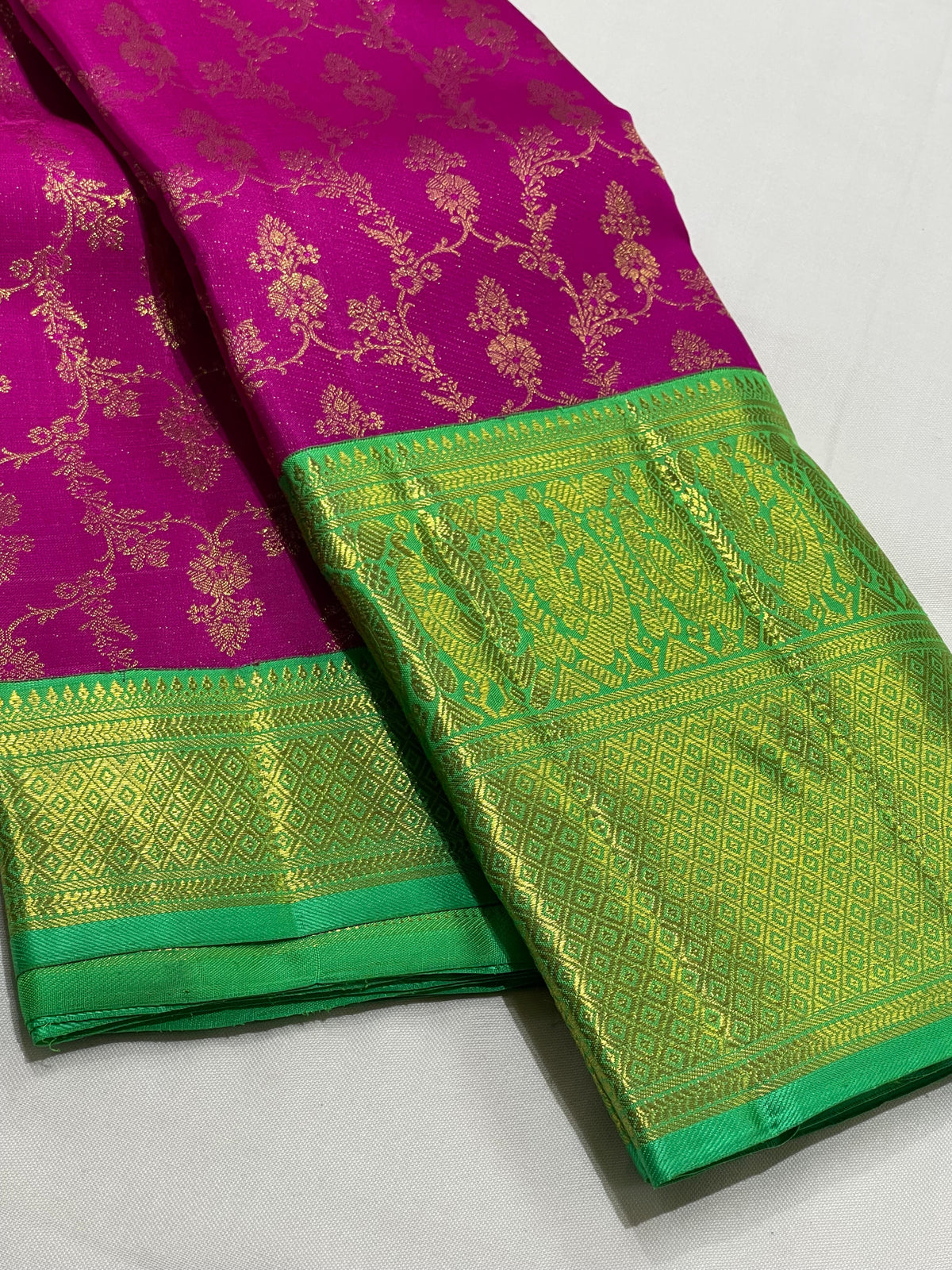 PINK/GREEN COLOUR  ZARI BORDER COMBITION PURE KANCHI SILK SAREE