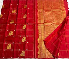 RED BORDERLESS SAREE