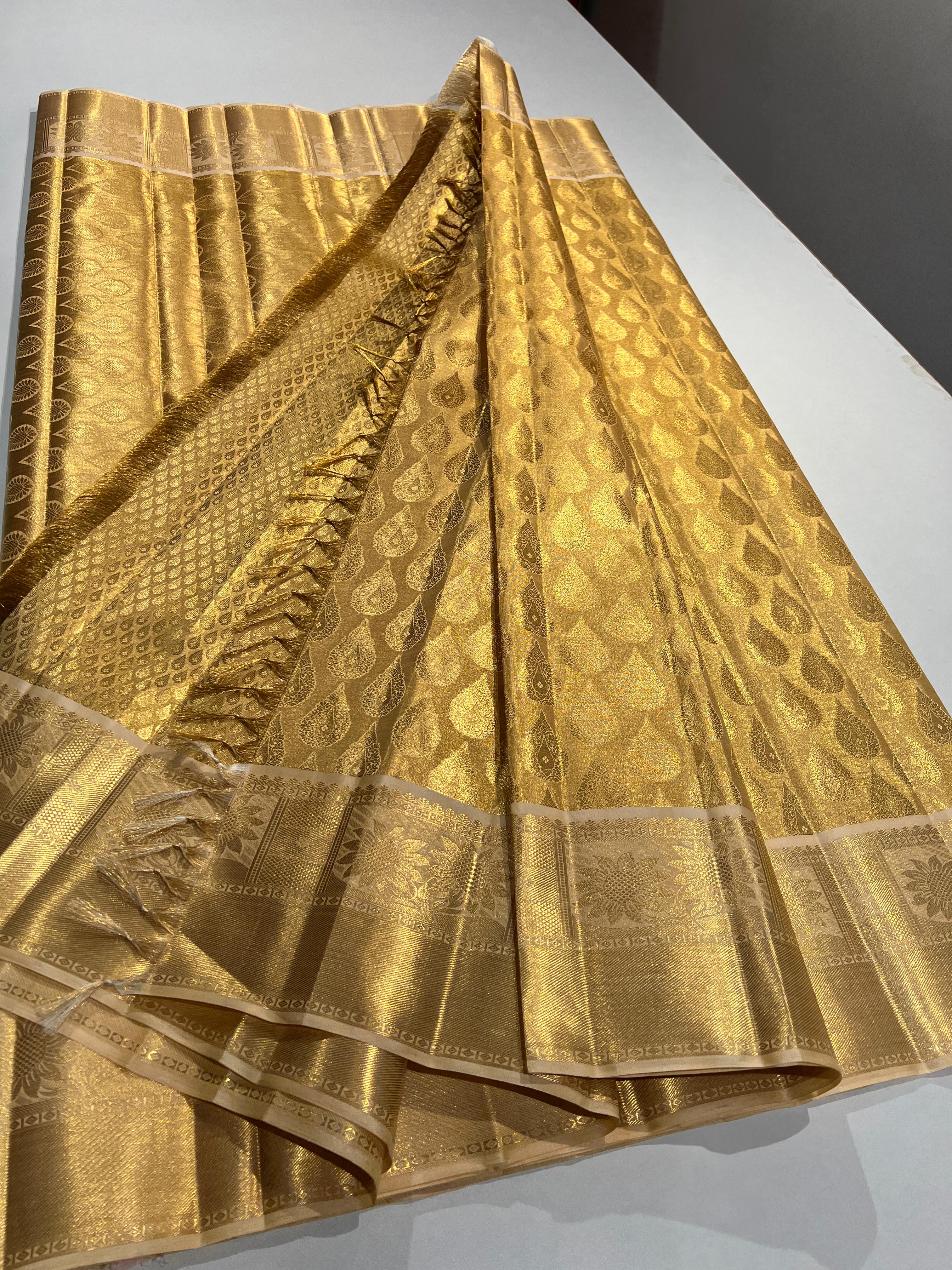 GOLD COLOUR SAREE KANCHIPURAM SLIK SAREE